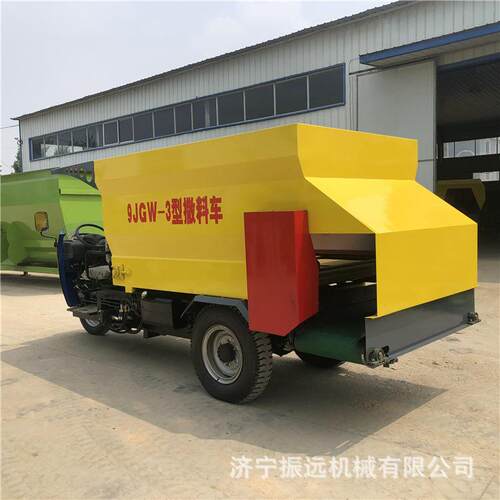 双出料口养殖撒料车 柴油三轮牧场投草机 搅拌一体青储投料机