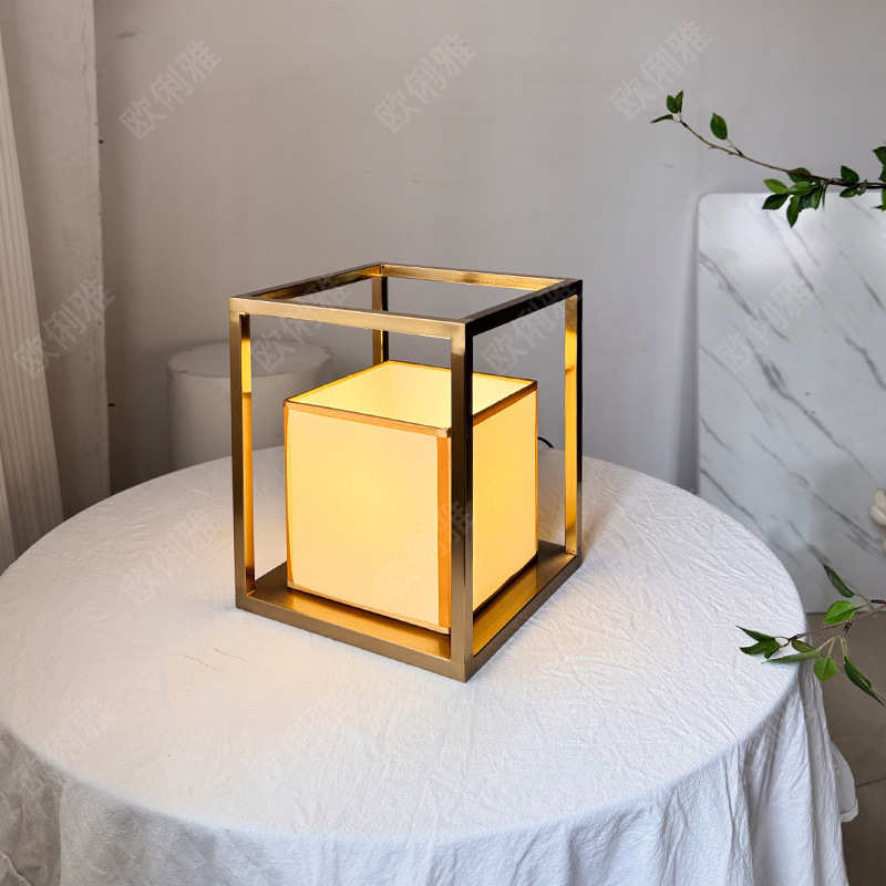 酒店客房装饰台灯创意轻奢设计师服装店复古正方形卧室床头KED灯