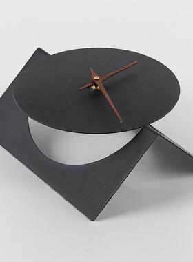 现代极简黑色金属哑光质感何抽象时钟座摆件OQD钟个性样板几房装