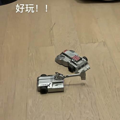 机器人格斗大赛大擂台格斗装甲遥控车玩具对战铁甲战车碰撞比赛