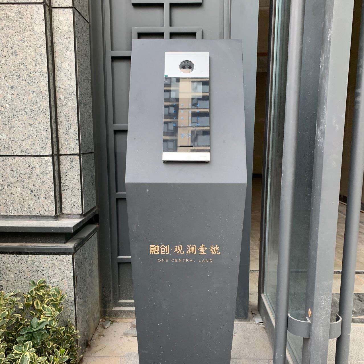 地产小区门禁立柱标识牌人脸识别密码输入门禁牌