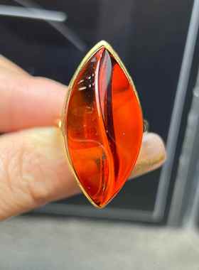 天然血珀戒指 女款红色琥珀指环 美容养颜节生日送礼欧洲进口保真