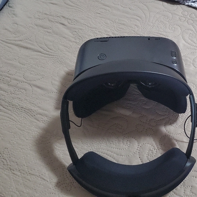 比比看:爱奇艺vr好还是暴风vr眼镜好呢?选错后悔了?