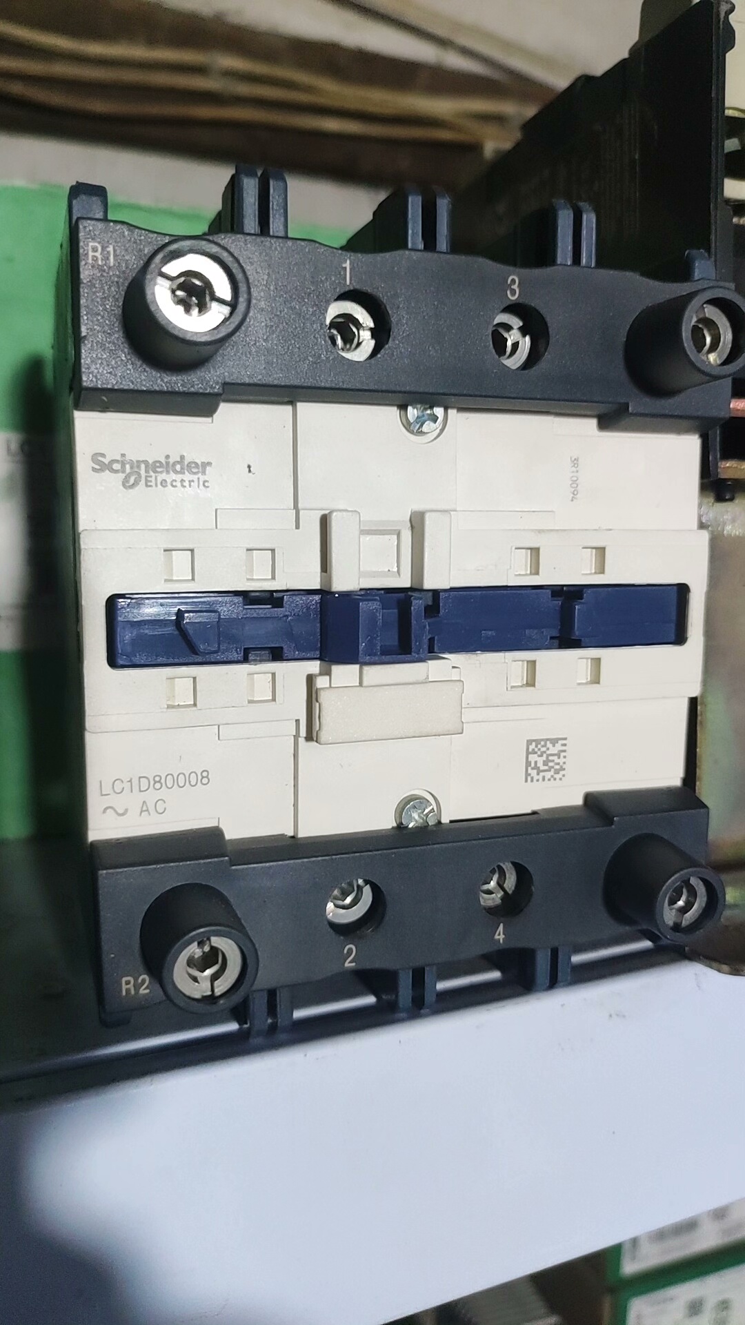 施耐德lC1D80008，全新带包装2个，一个没盒子，一起3