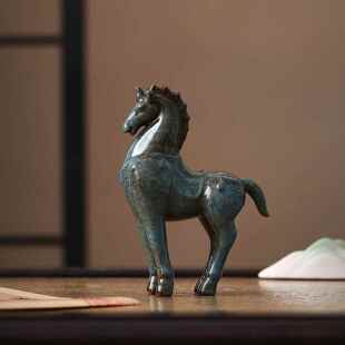 高档陶红件招财客厅书房酒柜电摆视瓷柜装饰马品办公室桌面工艺品