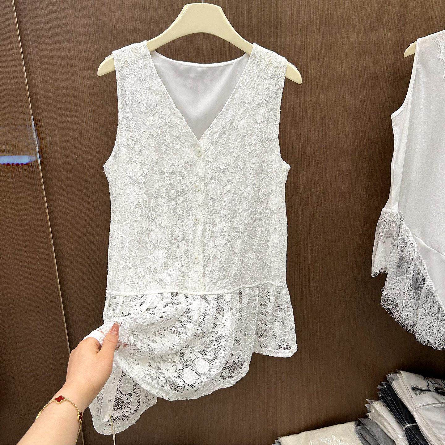 v领蕾丝衫女2026夏季新款设计感薄款透气中长款叠穿背心内搭小衫