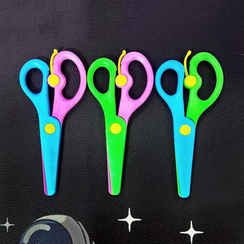Straight-edge safety scissors, small scissors suitable for c