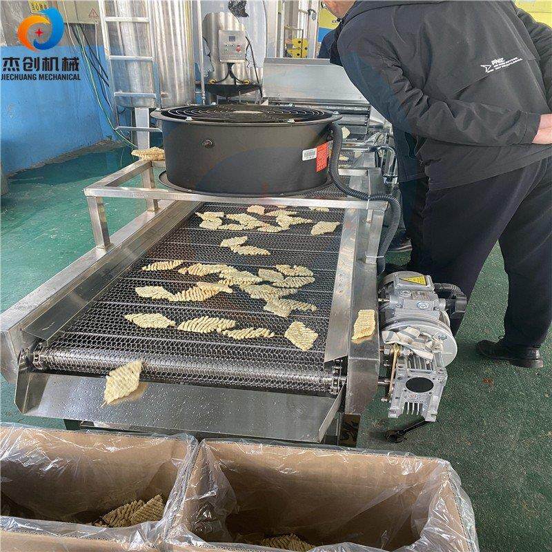 全自动豆花干油炸机器 不锈钢板带防变形油炸机 豆腐串油炸生产线