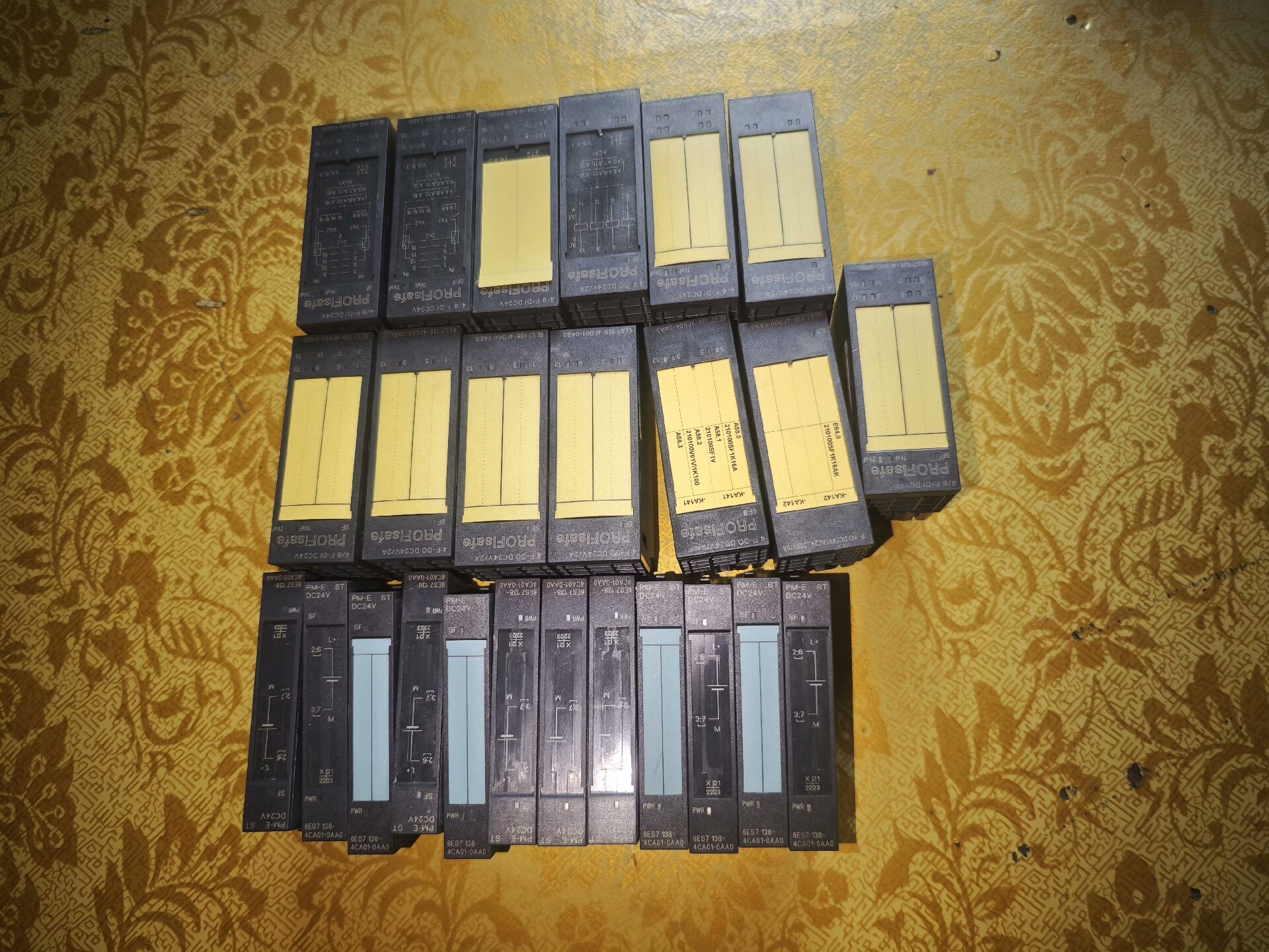 西门子PLC模块6ES7138-4FB04-0AB0的12个