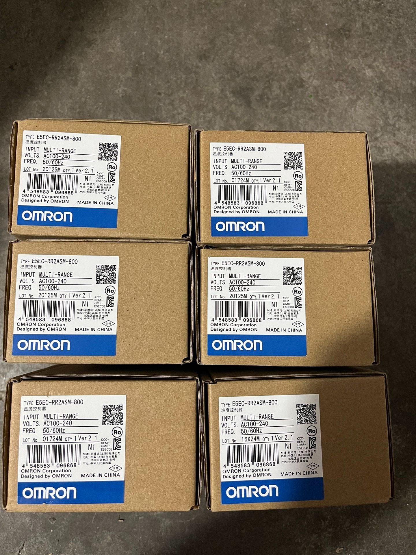 欧姆龙温控器，型号E5EC-RR2ASM-800，全新带包装