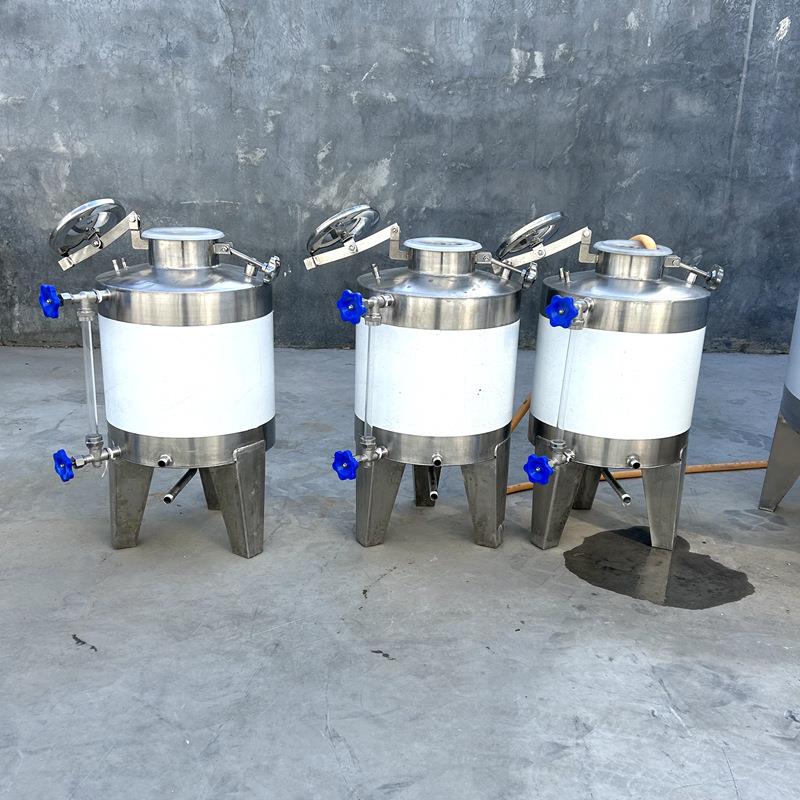 不锈钢储油罐芝麻油沉淀罐1吨-5吨立式储油罐食品花生油储存罐