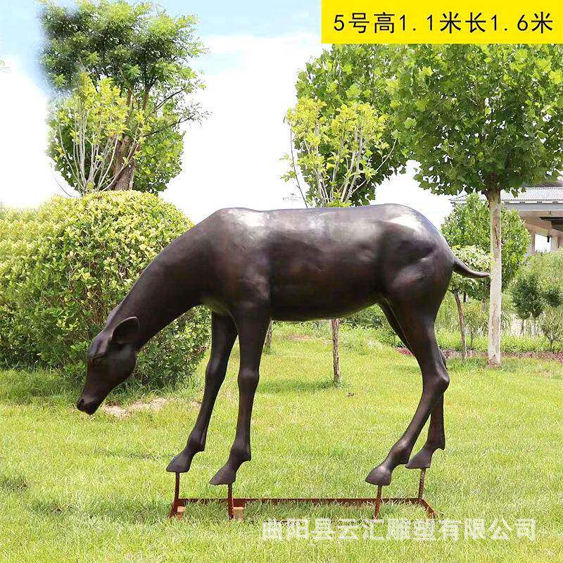 现货玻璃钢仿铜梅花鹿树脂美陈摆件户外公园园林铸铜鹿景观雕塑