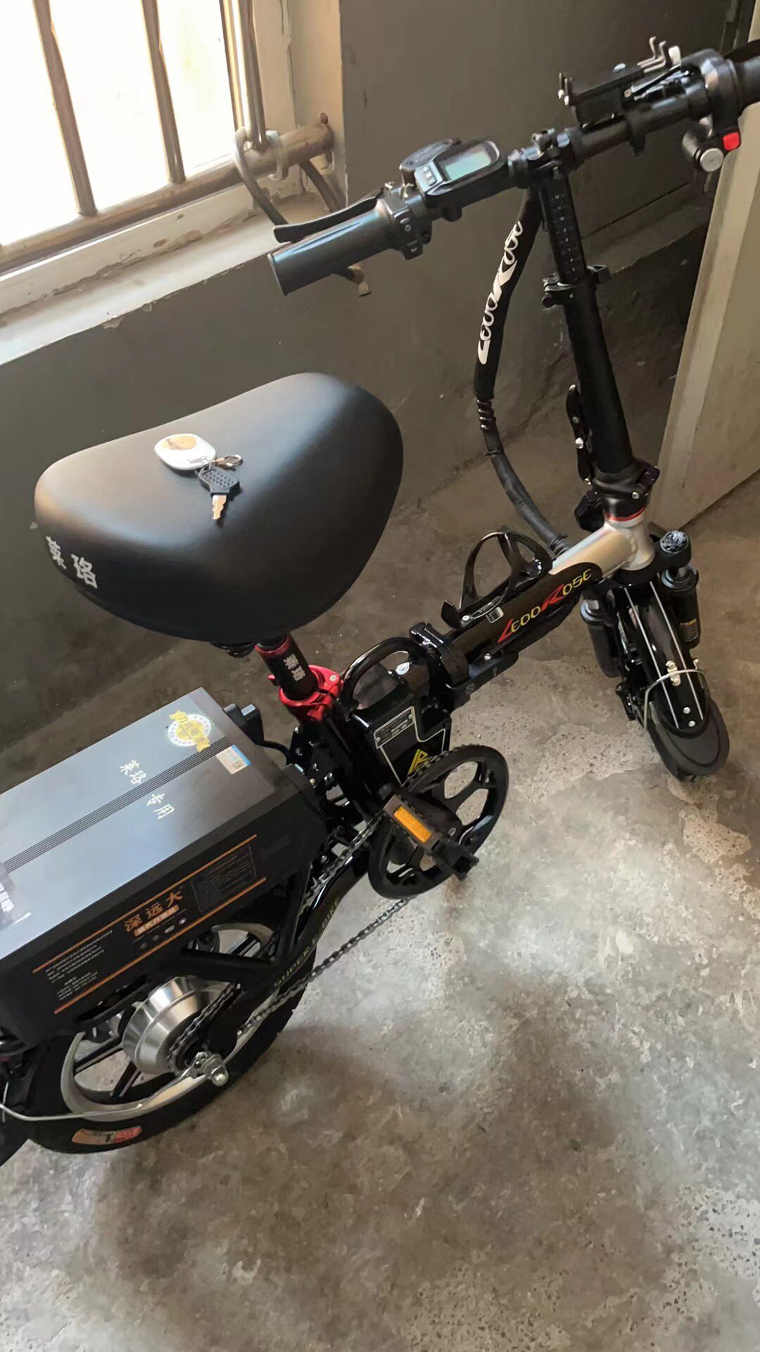 Электрический складной самокат LEOOROSE L6 для курьеров: 400W, запас хода 100 км, TCS антипробуксовка, разблокировка отпечатком photo review