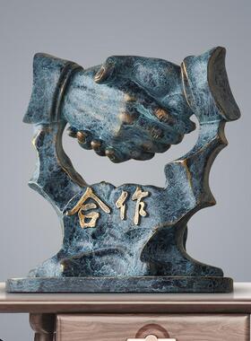 创意办公室摆件高档领导老板前台办公桌装饰品合作共赢诚信工艺品