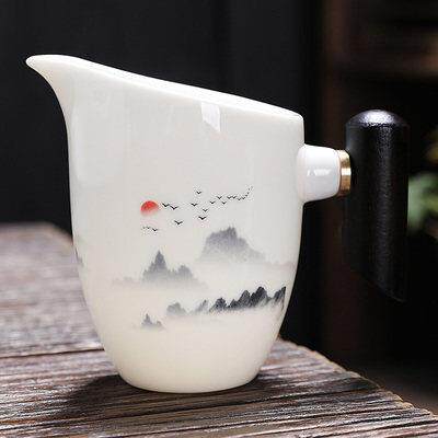 羊脂玉公杯釉中彩瓷公道杯简约茶海陶瓷功夫茶具木柄把手防烫均杯