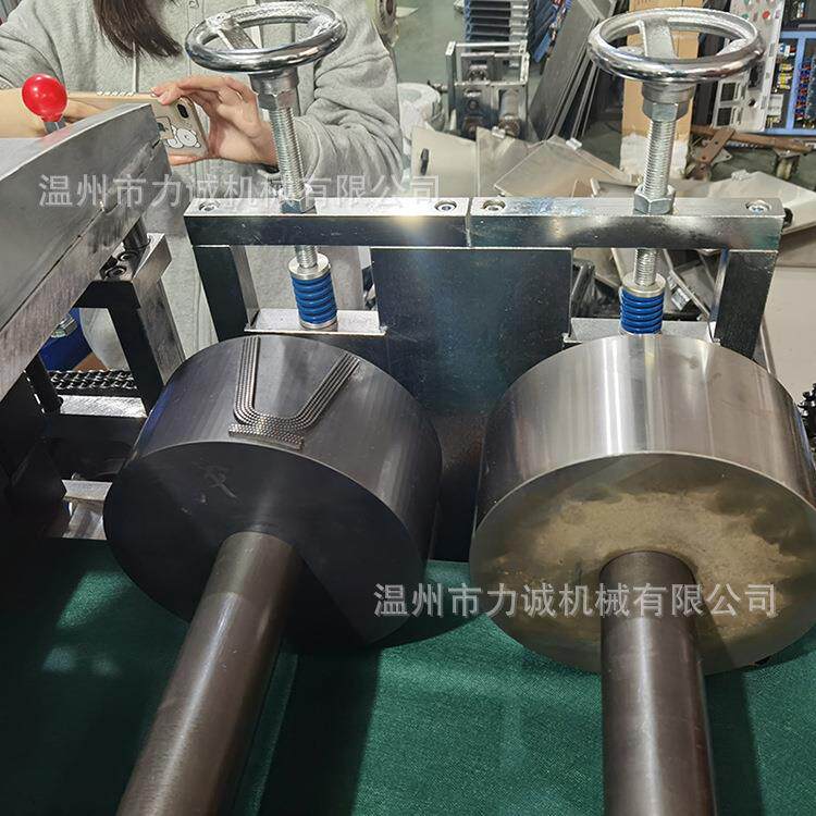 一次性内裤机全自动无纺布四角平角短裤制造设备男按摩足浴内裤机