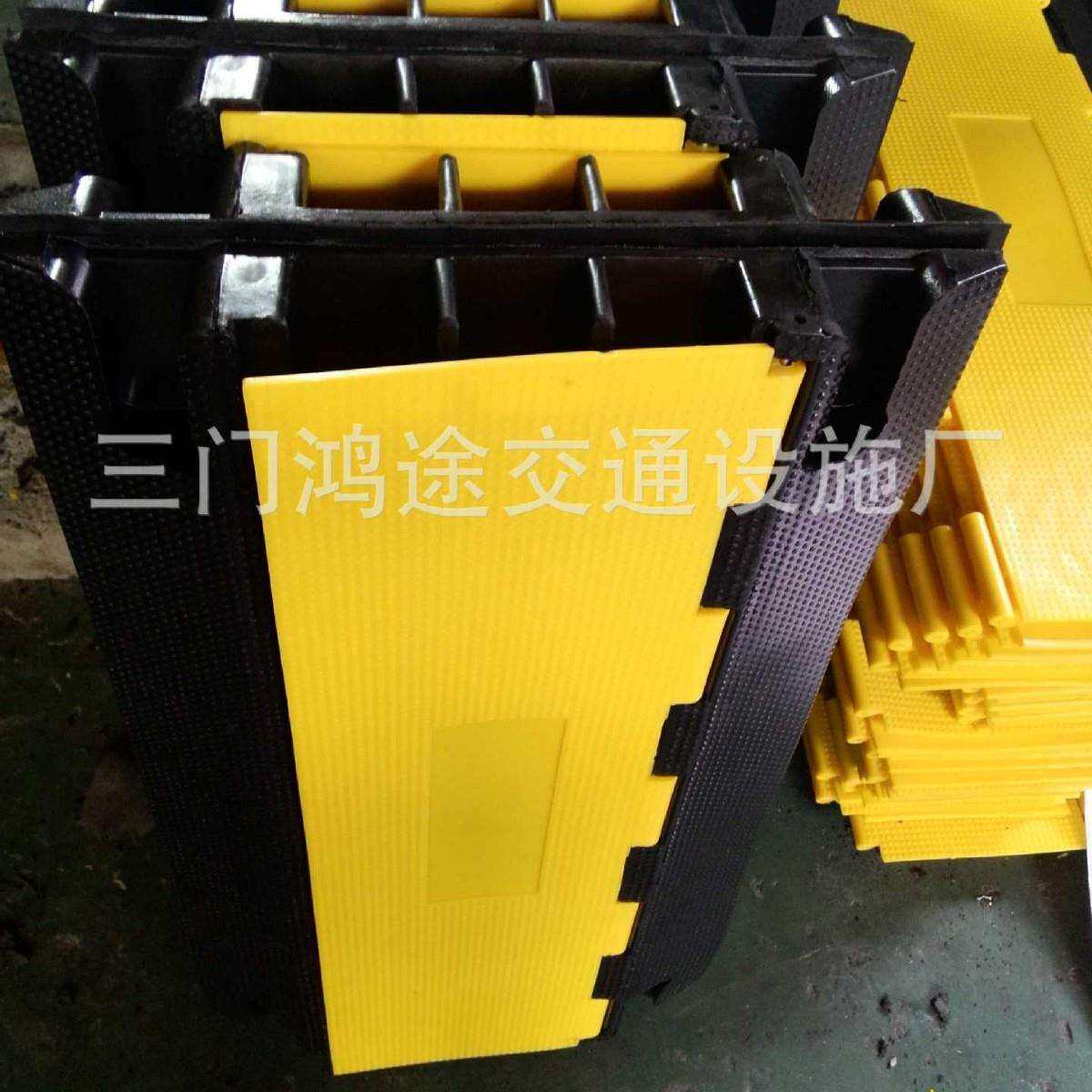 三线槽橡胶减速带带槽过线垄铺线板室外顶部开槽PVC盖路面缓冲带