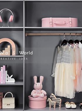 休闲儿童房衣帽间饰品公主裙娃娃现代样板房衣柜软装组合套装