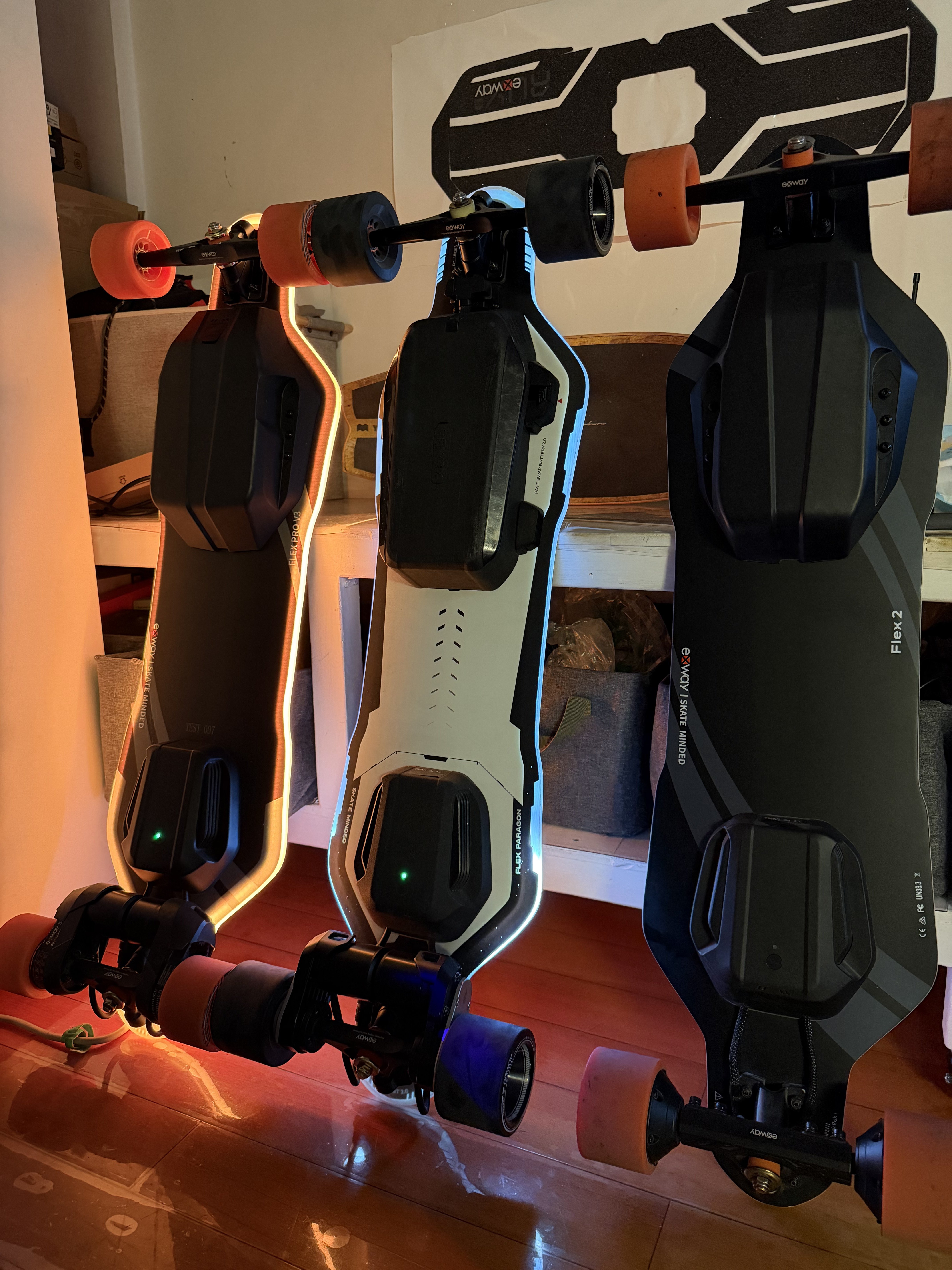 Exway Flex Pro V3: Умный электрический скейтборд. Пульт Rexus с цветным экраном, быстрая зарядка за 1 час, легкий (9.5 кг) для городских поездок. Премиум класс. photo review