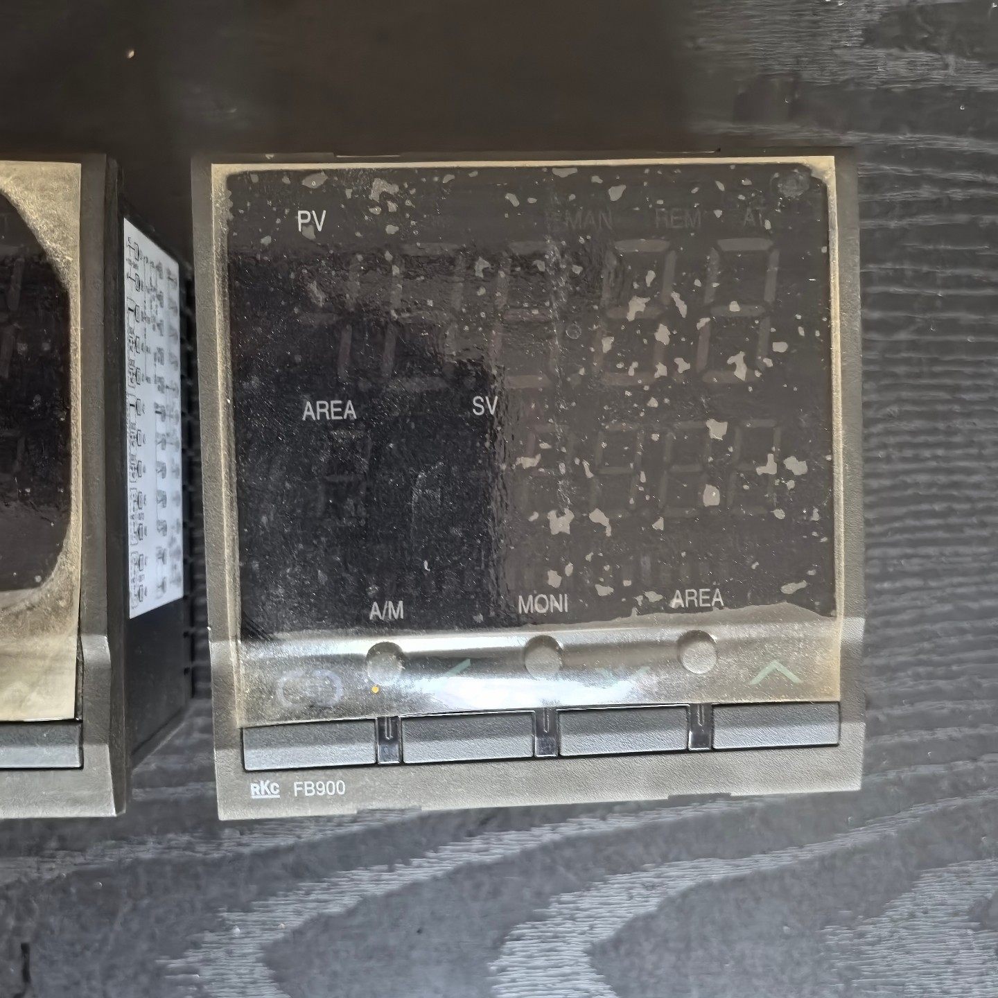 日本RKC压力表FB900，型号5N-4*4NNN-A1/F