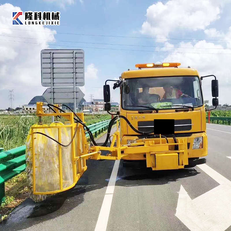 护栏清洗机高速公路城市政护栏清洗设备洒水车加装道路护栏板清洗