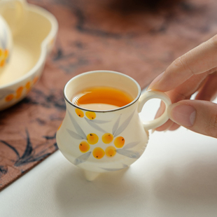 纯手绘枇杷粉引三足品闲杯陶瓷茶杯主人杯家用个人单杯品茗杯