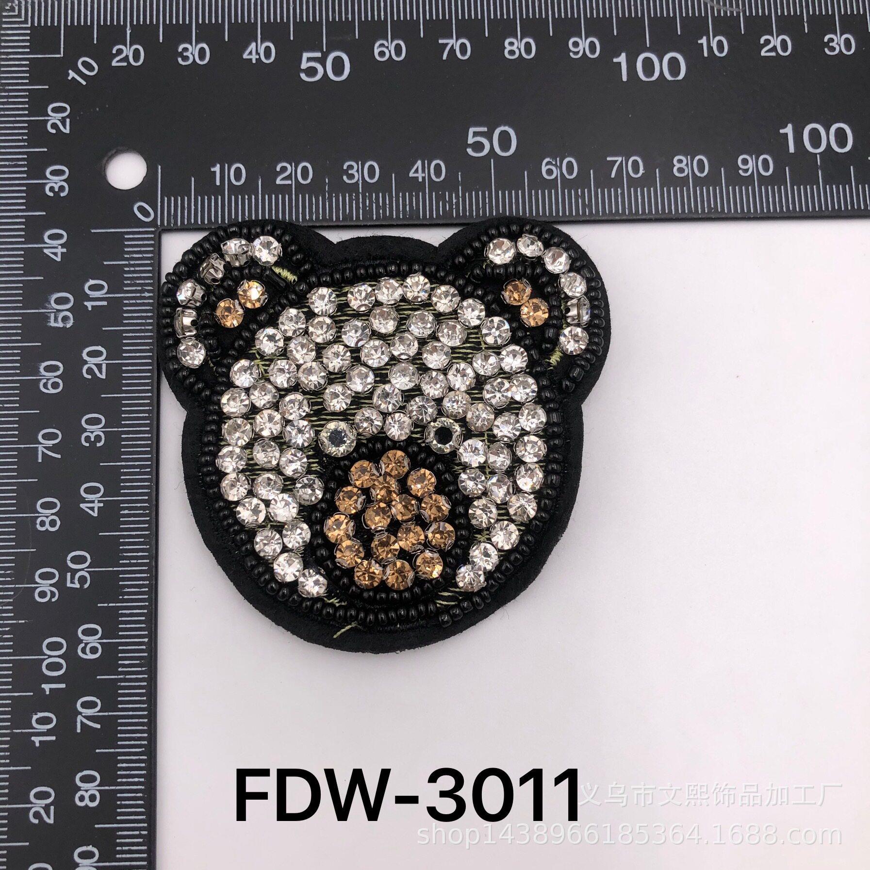 新款布贴毛毡小动物镶钻小熊黑粉小猪服装辅料时尚小配饰