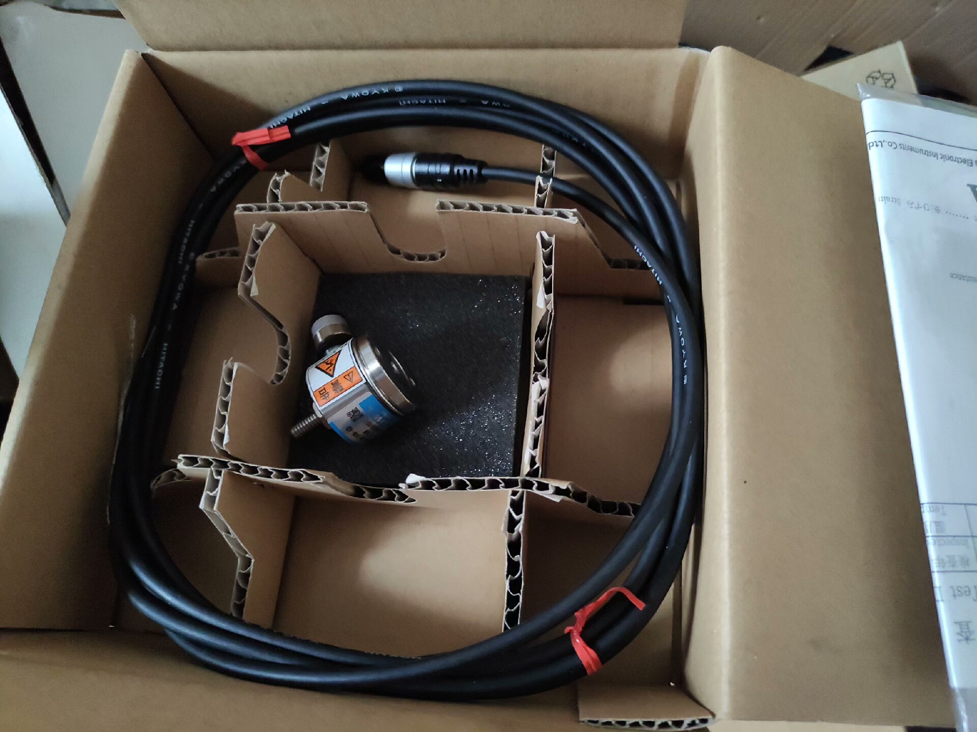 日本KYOWA压力传感器LUX-B-1KN-1D全新带包装1