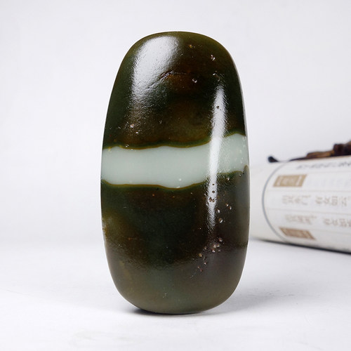 和田玉稀有收藏级原石独籽籽料一线天秋梨皮带翠毛孔把件71.40g