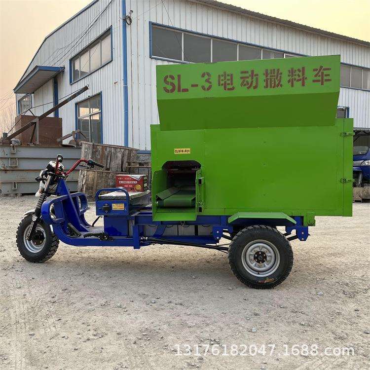 电动3立方喂料车牛圈养殖均匀喂牛车自走式草料撒料车饲草投喂车