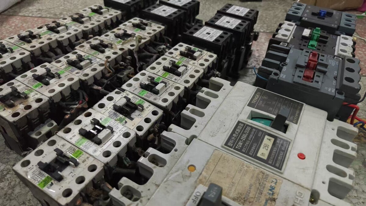 5月12日北京【京械7134】单位淘汰报废处置接触器一批30只（具体以实物为准，非专业人士谨慎竞拍）网络拍卖公告