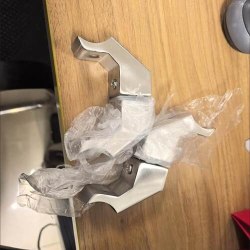 304斜脚底座有框玻璃门加长哑黑配件方管大门平口拉手脚圆管把手