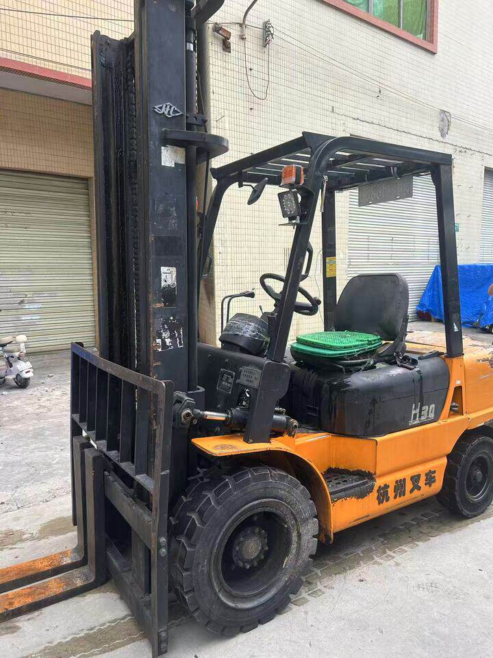 4月13日广州委托-资产处置杭州叉车一台,载重3吨,起升4.5米,正常使用网络拍卖公告