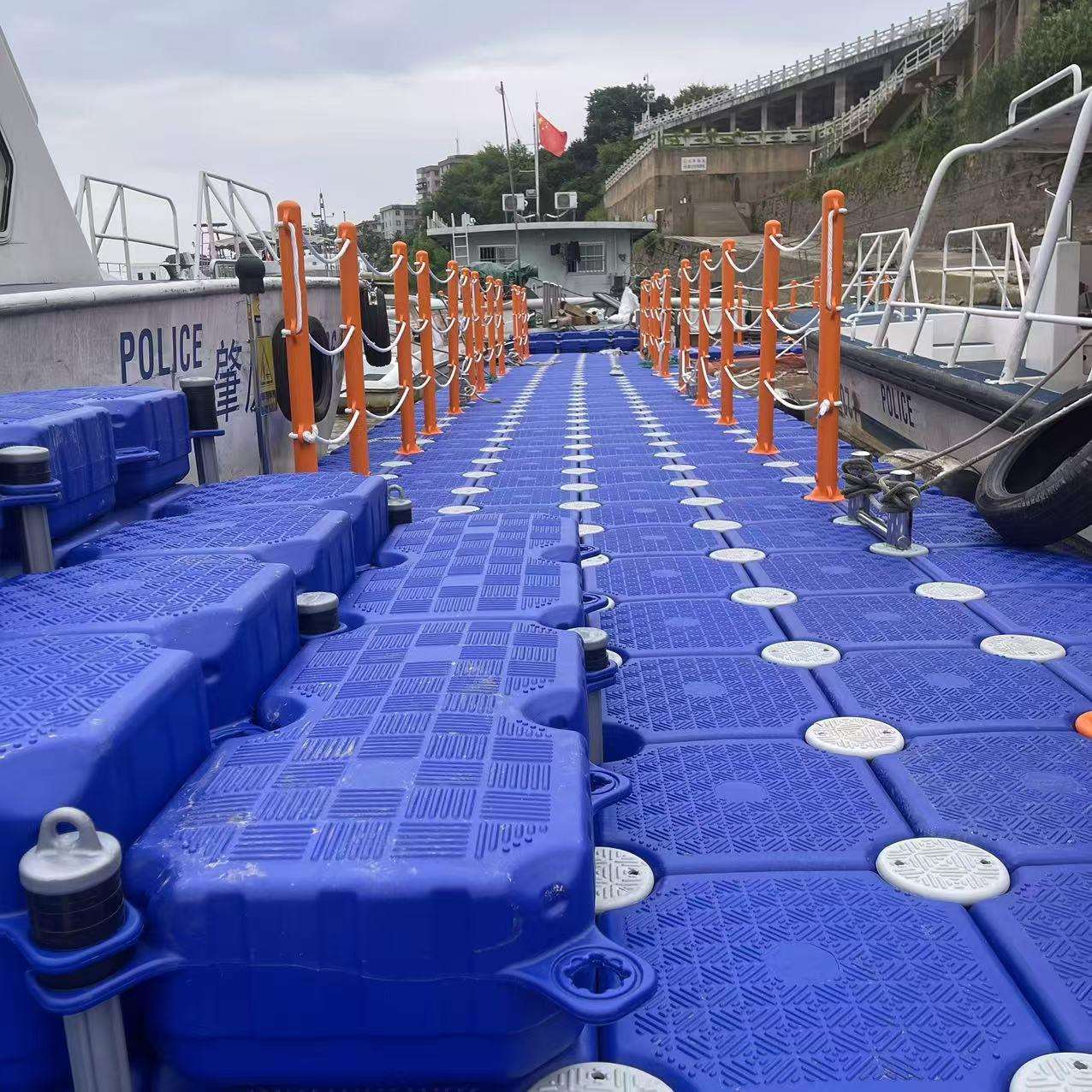 厂家直销水上摩托艇码头停靠海上冲浪浮桥 浮筒靠船游艇泊位码头