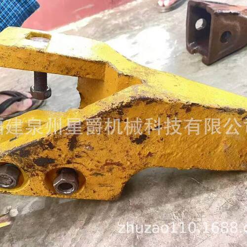 泉州 挖掘机四轮一带支重轮轨总成铲斗斗齿 精铸 支重轮 引导轮