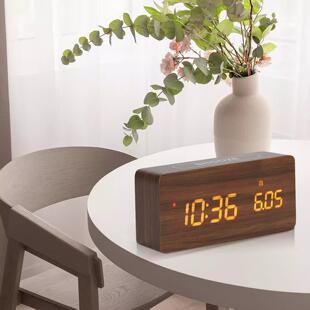 自动对时电子钟静音夜光闹钟卧室桌面座钟小程序蓝牙充电家用闹表