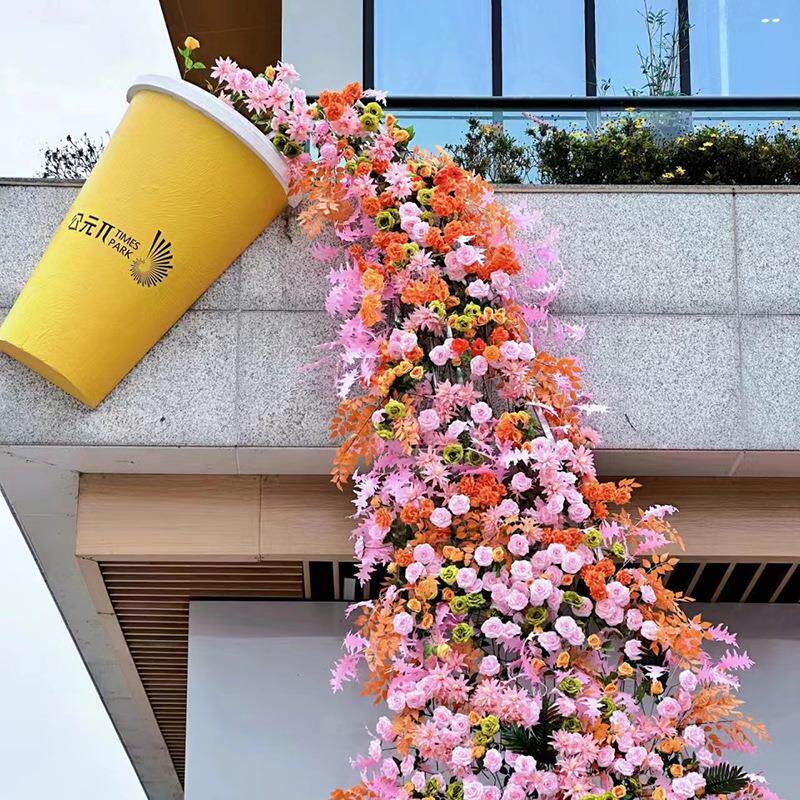 户外仿真奶茶杯瀑布花墙网红打卡互动装置商场美陈场景装饰摆件