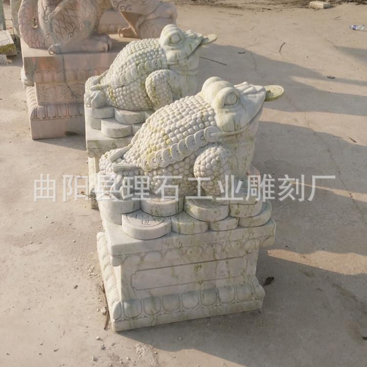 厂家供应石雕金蟾天然大理石石雕金蟾招财进宝金蟾工艺品雕塑摆件