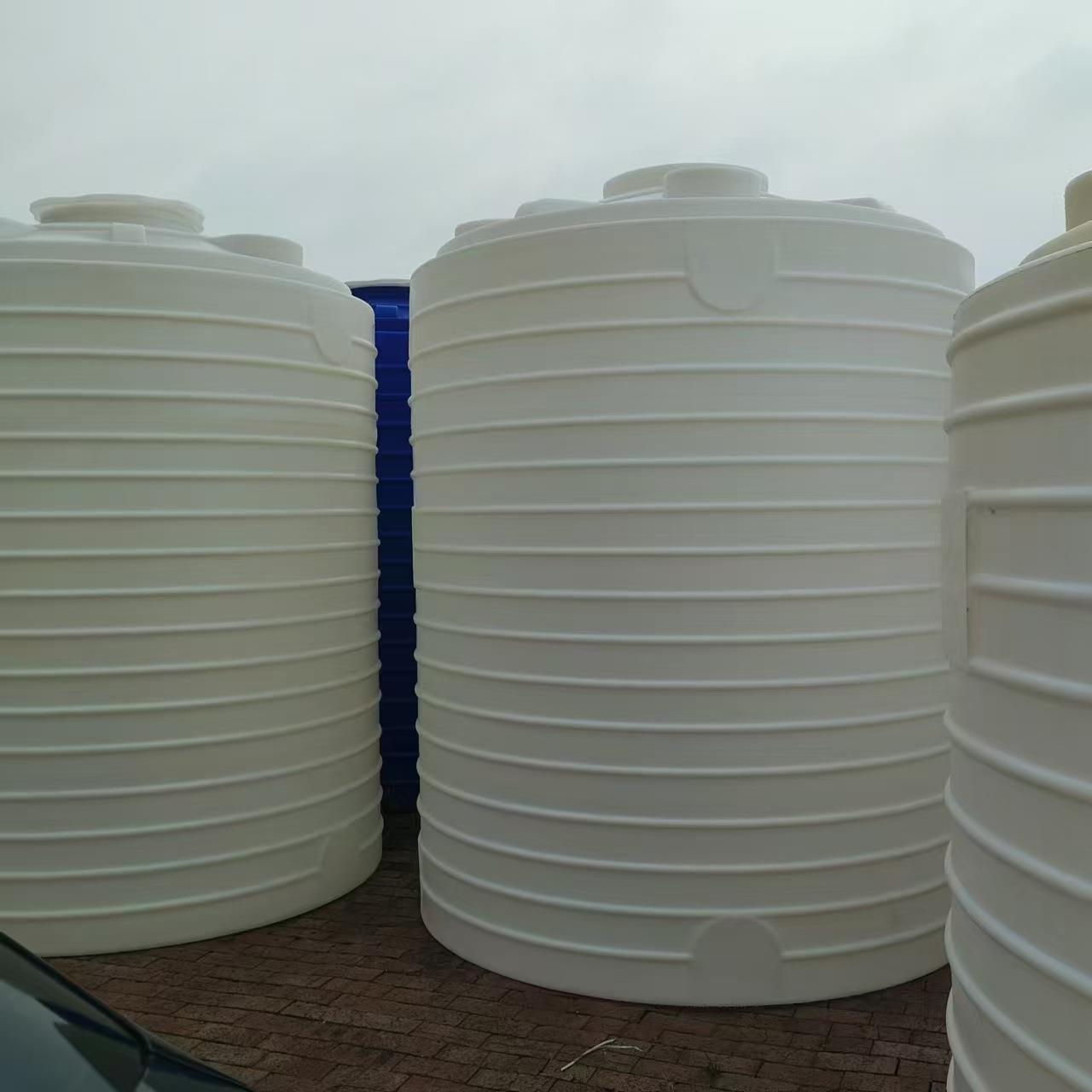 德州10吨尿素溶液储罐10立方玻璃水塑料桶聚乙烯PE材质防腐耐酸