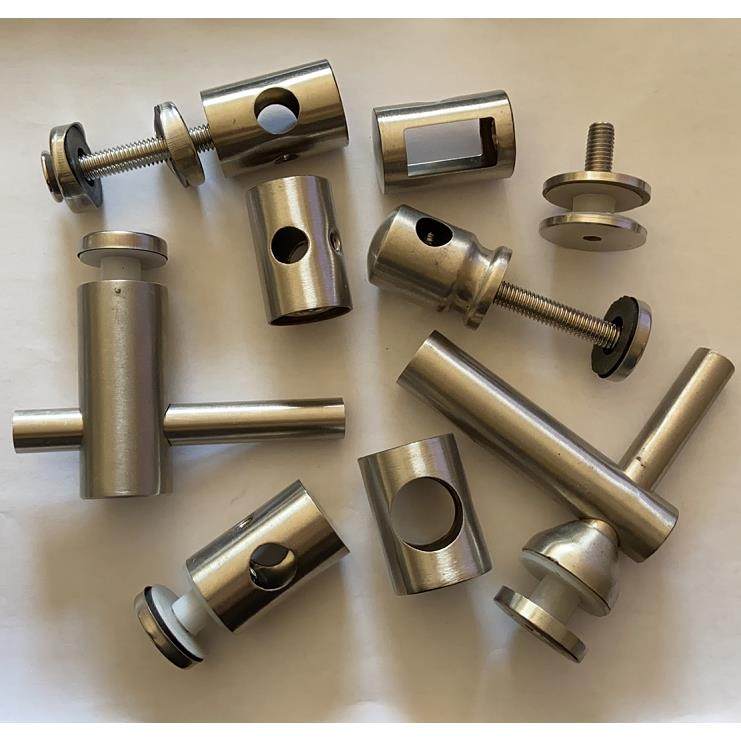 厂家直销304不锈钢楼梯配件栏杆立柱配件玻璃连接件穿管配件定制