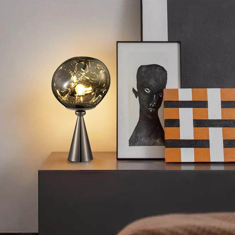 高级感熔岩台灯意式轻奢现代高端充电设计师客厅创意主卧室床头灯