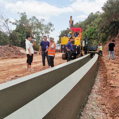 履带式水沟滑模机 工程机械路沿石滑模机 混凝土路肩石滑模成型机