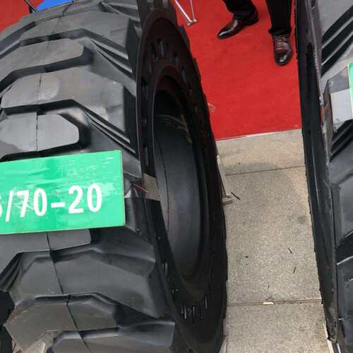实心小型装载机轮胎20.5/70-16 16/70-20 16/70-24 垃圾场适用