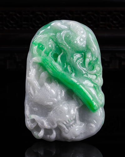 缅甸天然真品翡翠冰飘阳绿高端精品厚装珠宝闪拍龙牌玉吊坠89.19g