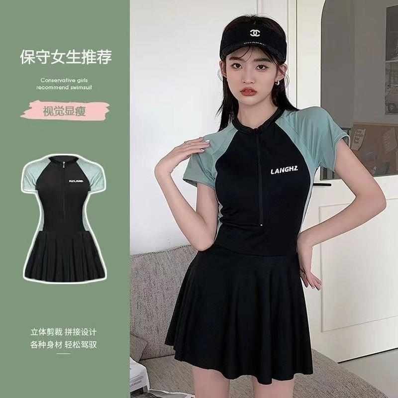 夏季玩水装备游泳衣女夏运动风宽松保守连体学生游泳课遮肚显瘦