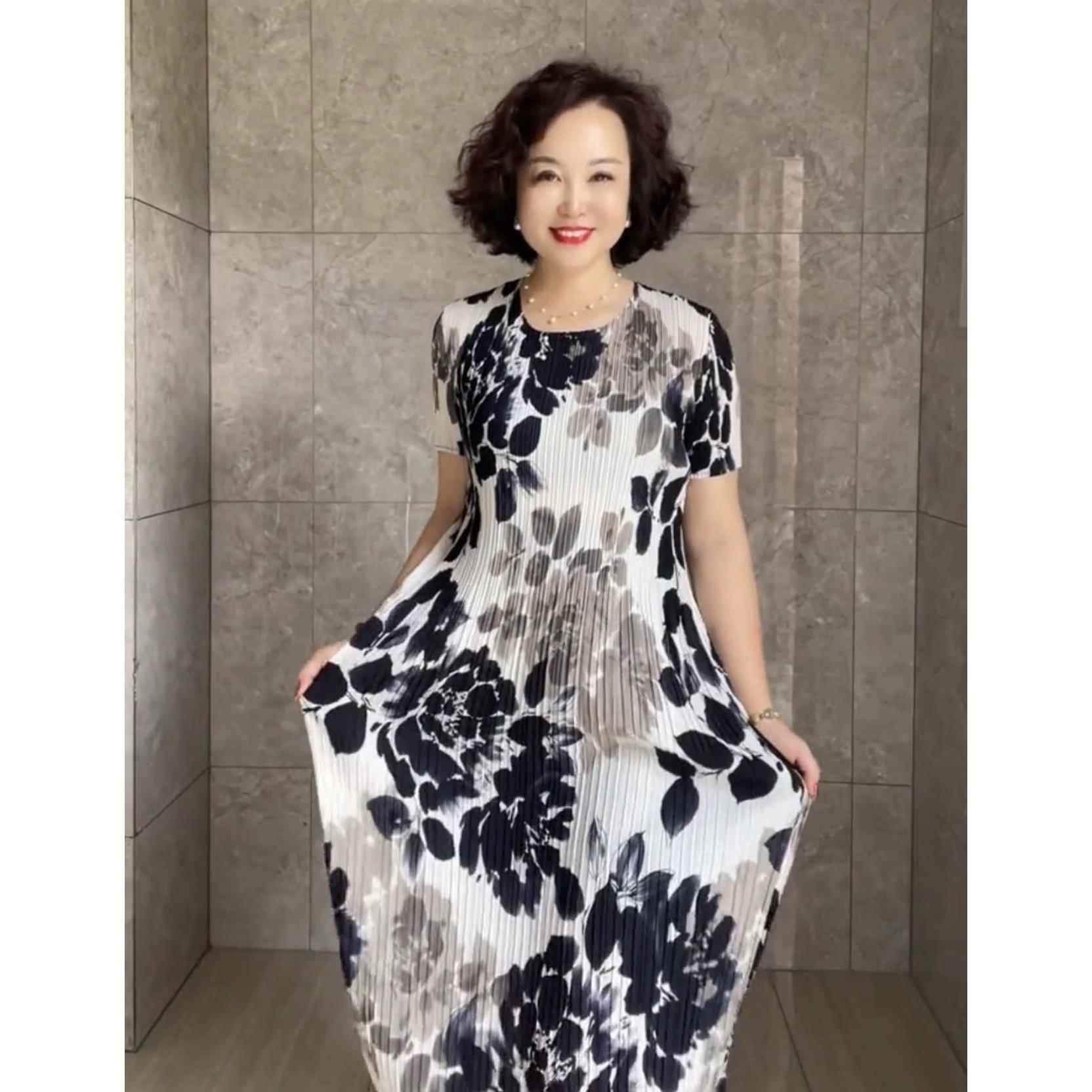 气质优雅妈妈连衣裙夏季新款圆领短袖印花中老年真丝褶皱裙子显瘦