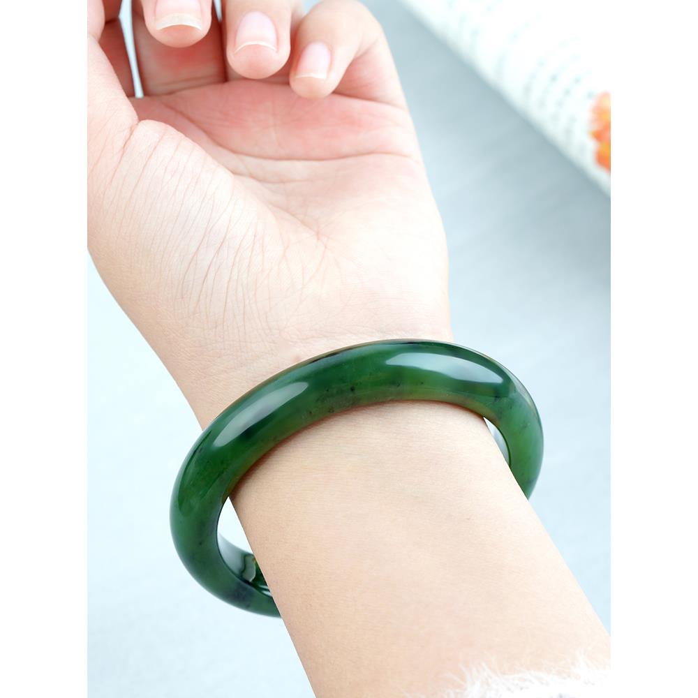 和田碧玉手镯女款菠菜绿玉镯子有黑点新疆和田玉天然真玉手镯特价