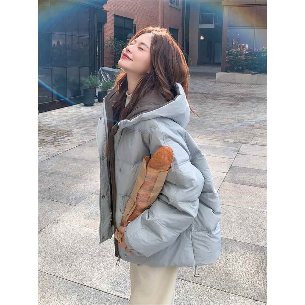 巨好看的蓝色短款连帽羽绒服外套女冬季2025新款显瘦不臃肿面包服