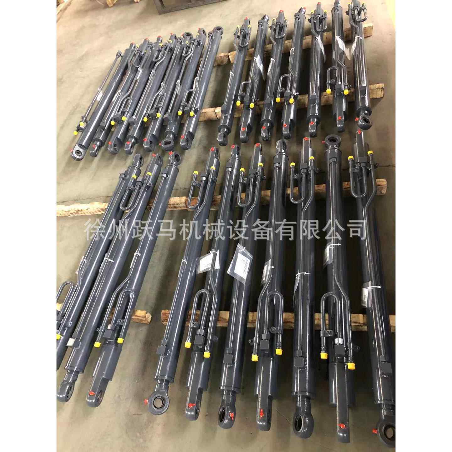 徐工滑移装载机XT760 770清扫机XC760K.3.1.1左动臂油缸803086764