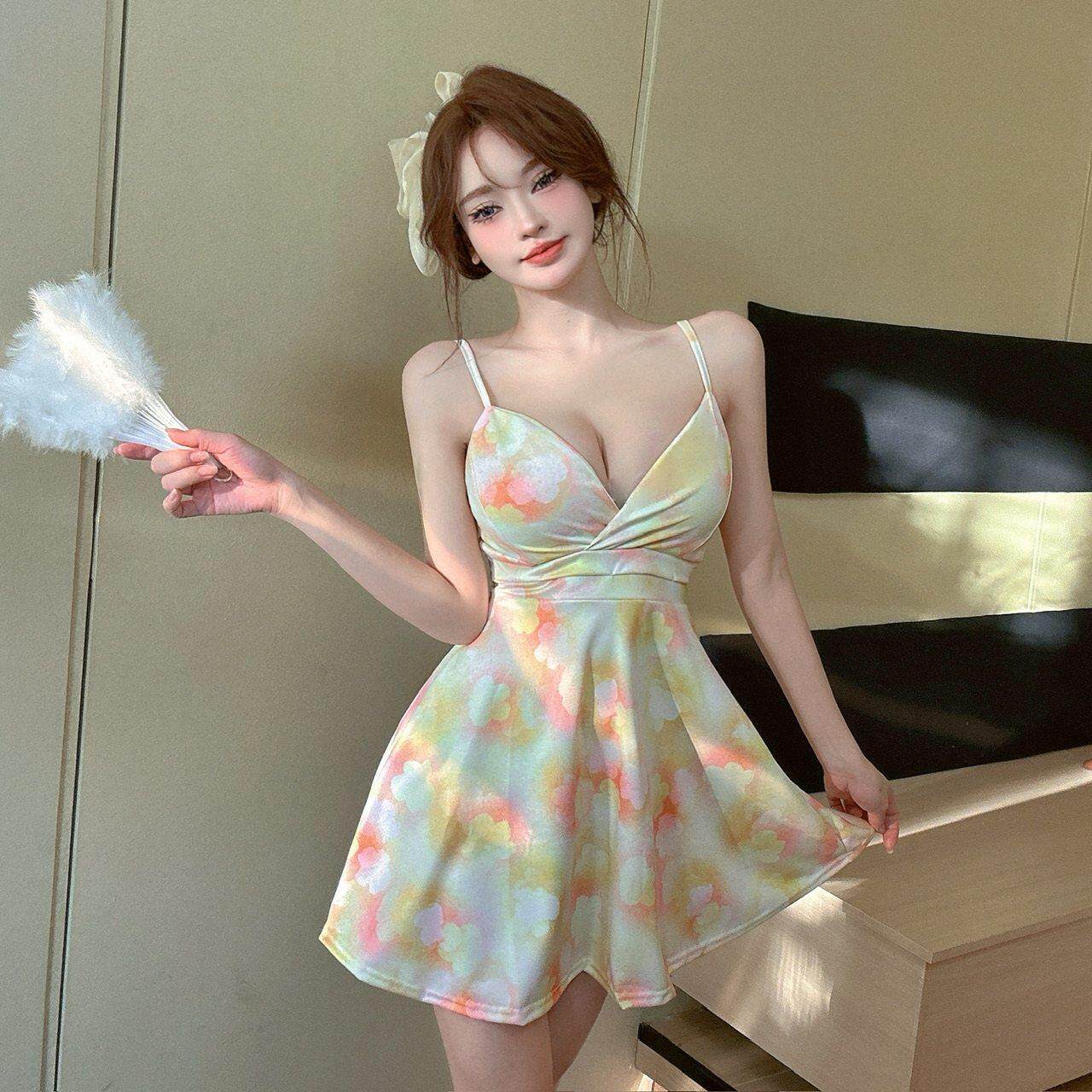 夏季新款深低胸法式甜美碎花吊带大摆连衣裙女收腰显瘦字短裙
